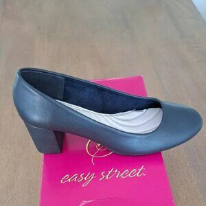 Easy Street Proper Women's High Heels - Color: Navy - Size: 8.5 W